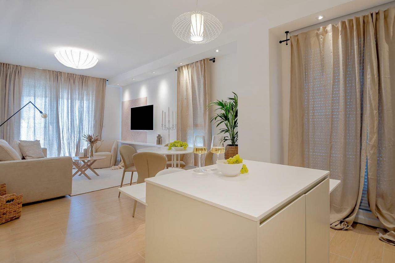 The Pleasurist - With Private Heated Pool And Terrace Leilighet *
